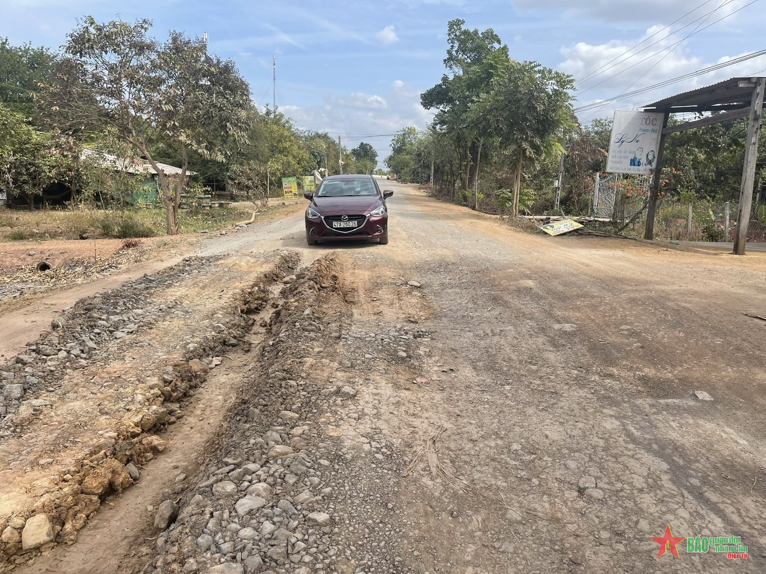 Đường liên xã xuống cấp trầm trọng